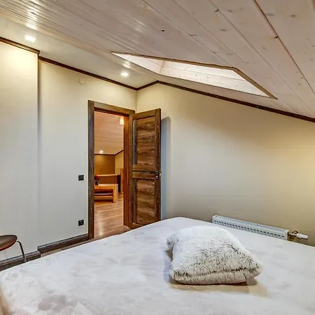 Holiday home Zalais Sturitis - House With A Sauna Liepaja